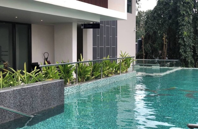 Comfortable and super central apartment with pool and gym facilities in house