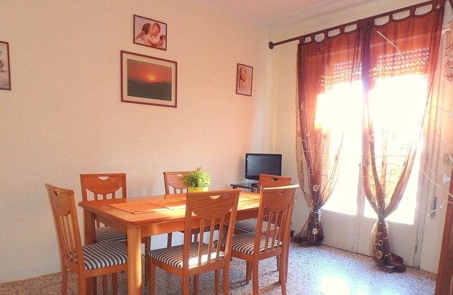 Comfortable apartment in the center with air coditioning and sea view balcony