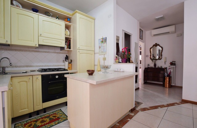 Comfortable apartment close to Venice bus stop and supermarket