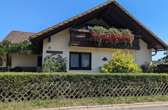 Comfortable apartment (55m2) with terrace and garden