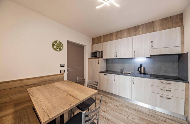 Comfortable Apartment “Vacanze Arcobaleno - Verde” with Mountain View