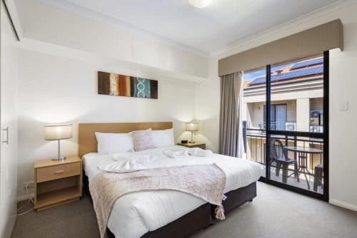 Comfortable Apt in Northbridge wtih Pool & WiFi