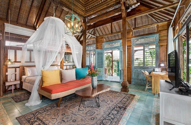 comfortable, artfully designed, traditional villa, big pool, beautiful garden