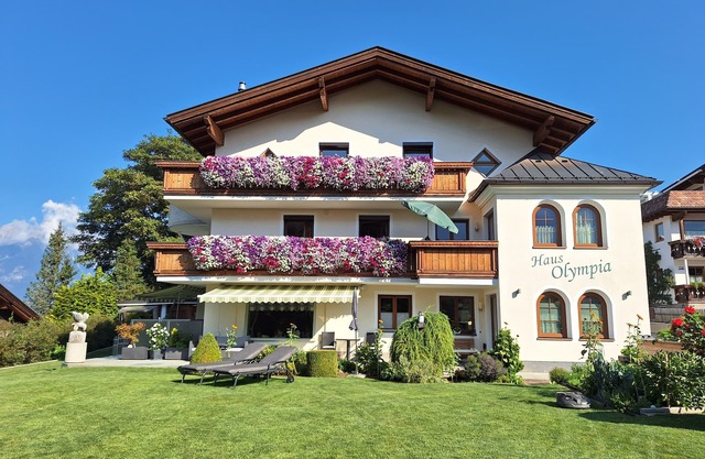 Comfortable large vacation apartments near Innsbruck in hiking/skiing/bike region