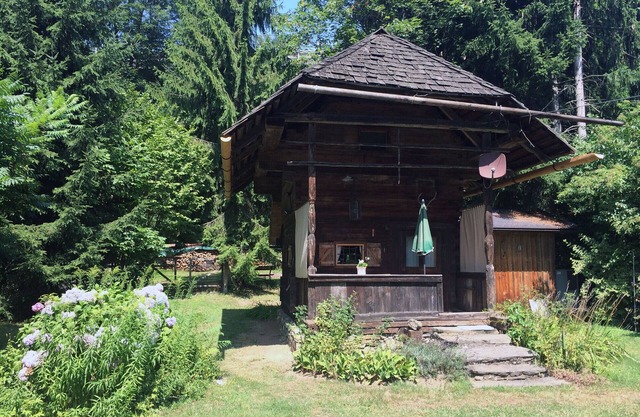 comfortable blockhouse for 2 persons with garden, lake nearby