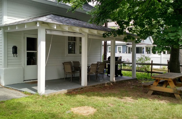 Comfortable Boardwalk Cottage Within Walking Distance of Lake, Beach and Village
