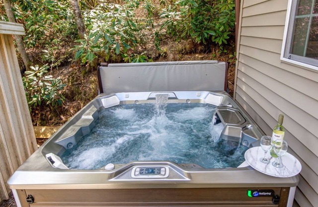 Comfortable, Convenient, Hot Tub and Freshly Renovated!