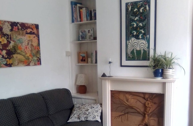 Comfortable double room in cottage minutes from the Tor/Spring