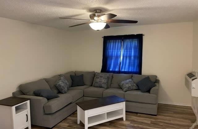 Comfortable downstairs 2 bed next to Fort Sill!