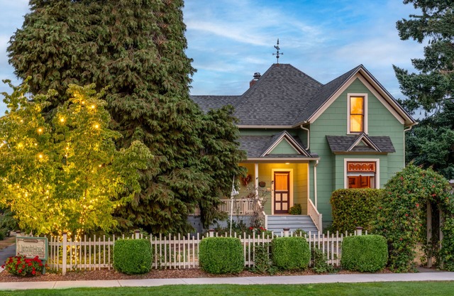 Comfortable Elegance in the Heart of Downtown Newberg