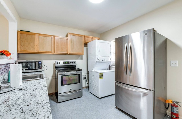 Comfortable Elizabeth Retreat ~ 16 Mi to Manhattan