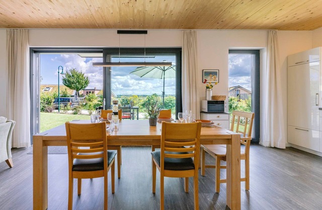 Comfortable first floor apartment near the Baltic Sea with a view and maximum comfort