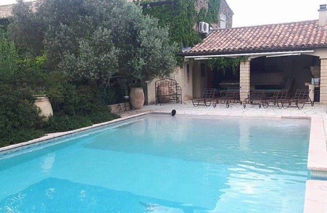 Comfortable farmhouse with private pool and festive bar for 14 people