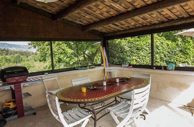 Comfortable gîte in Oppede, France