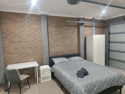 Comfortable Garage Room in Guildford - NR0