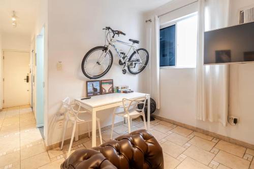 Comfortable Gonzaga Apartament - Em 1 minuto a pé tá na PRAIA Gonzaga em Santos e no Shopping Balneário, 2 ar-condicionados, portaria 24 horas, elevador, 1 vaga carro Gratís, wi-fi Grátis, enxoval Gratuito, PRAIA Santos Gonzaga, Bicicleta disponí