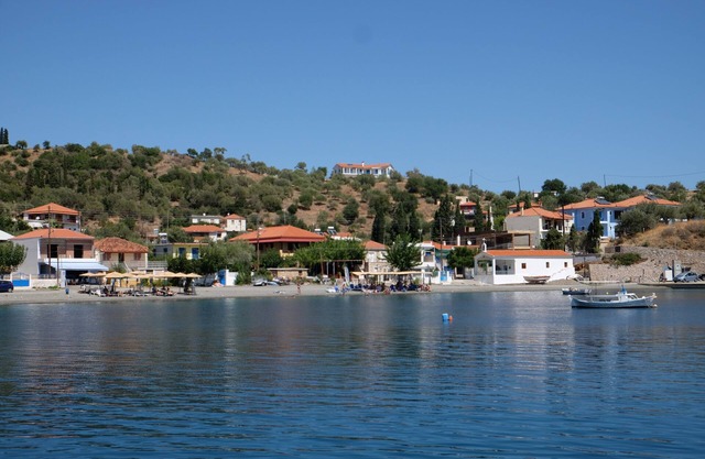 Comfortable house with garden, seaside, in a small fishing port
