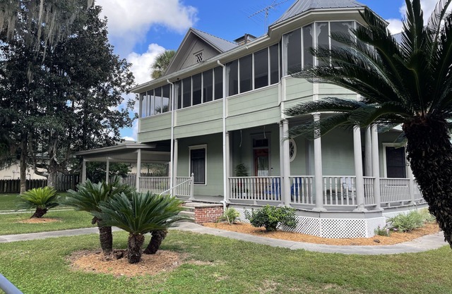 Comfortable Historic Hm Centrally Located to UF, Ocala &HIT’s. 28 day Discount