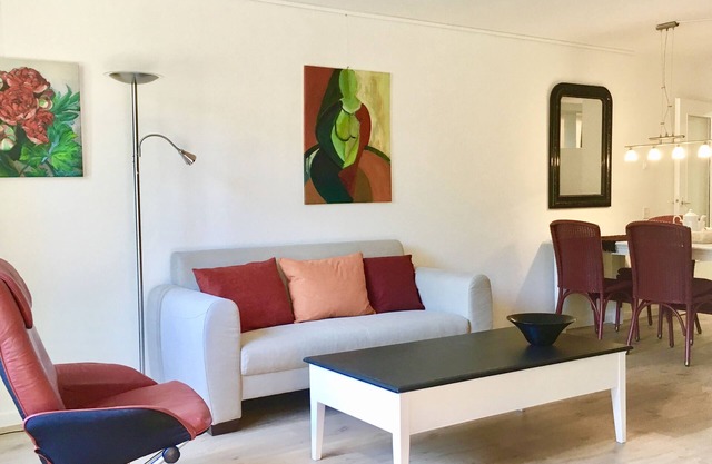 Comfortable holiday apartment near sea and lake
