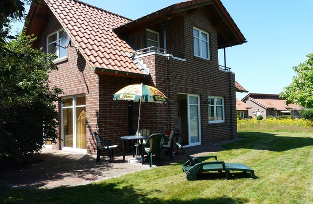 Comfortable holiday home in Golfpark Düneburg; Near Castle Dankern; *renovated!*