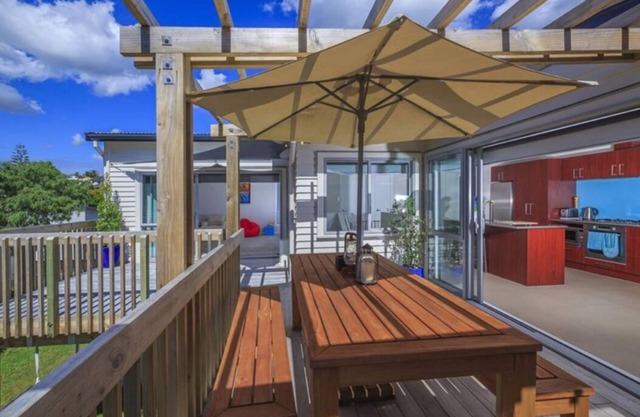 Comfortable holiday house near stunning beach