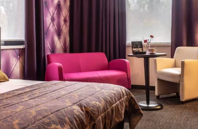 Comfortable Hotel Room in Zevenbergen – Near Moerdijk Port, Parking & Dining