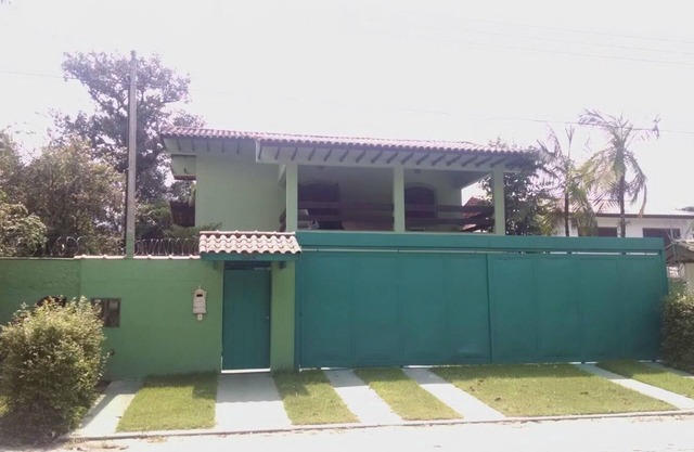 Comfortable house with four suites with pool and leisure area, 200 meters from the beach