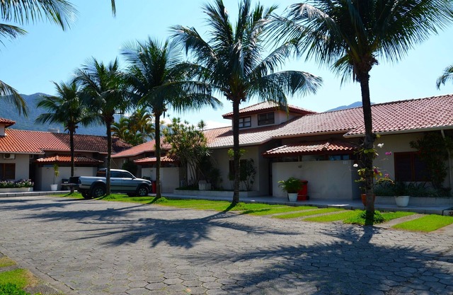 Comfortable house in Maresias, gated community, total leisure, 100m from the beach