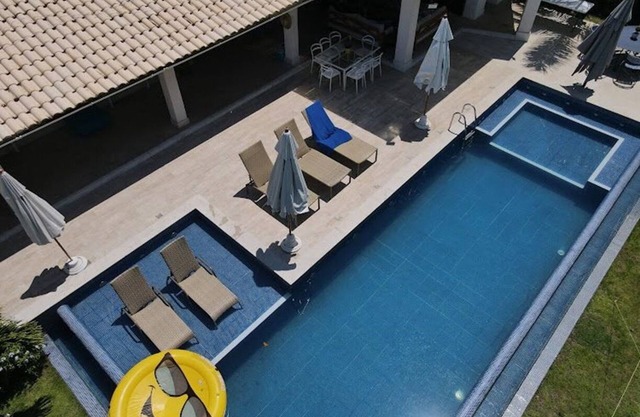 Comfortable House Guarajuba Oceanfront 5/4. 20 beds. Contact us!