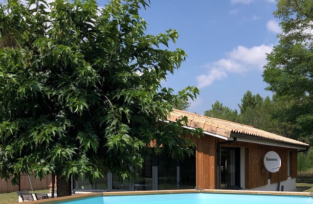 Comfortable house, terrace, swimming pool, 15min from Sanguinet lake, 30min ocean