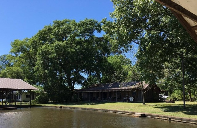 Comfortable Lake House on Beautiful Lake Claiborne, swimming area, more!