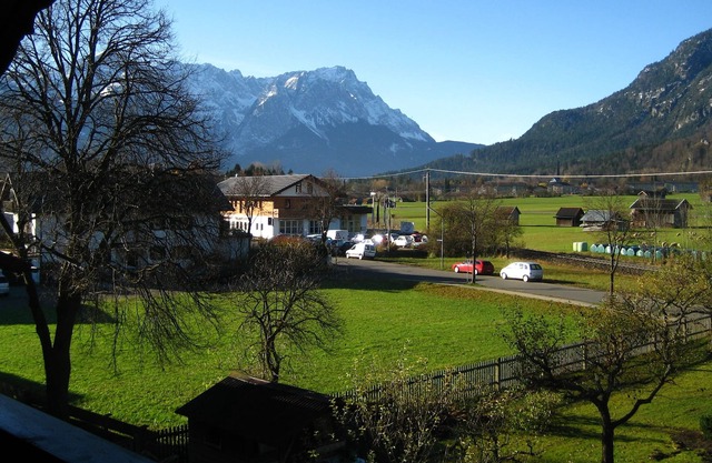 Comfortable, modern and as good as new apartment with a view of the Zugspitze