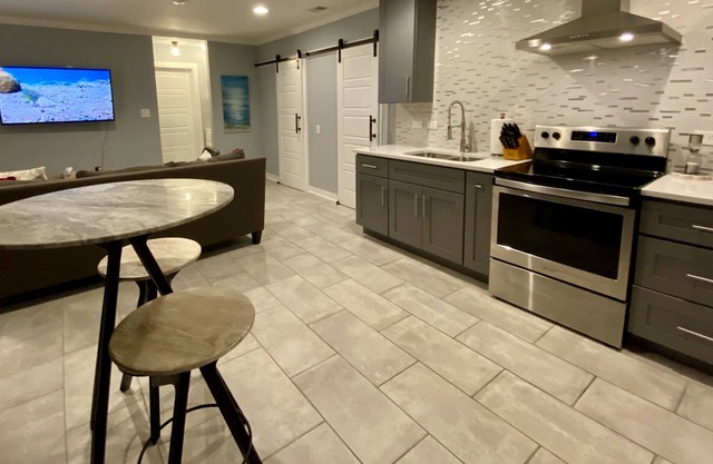 Comfortable/ Modern Basement Apartment, Lane Lanier/ Gainesville/ Cumming Ga.