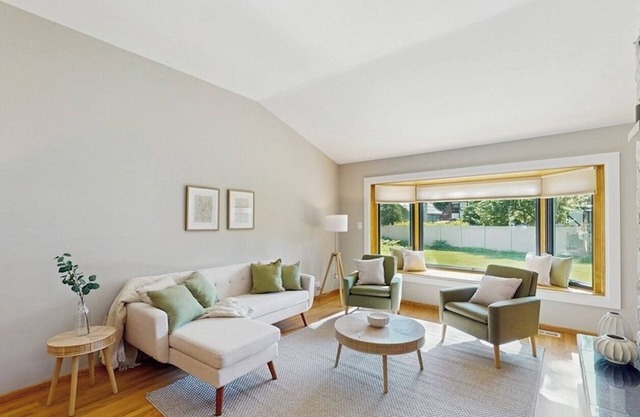 Comfortable Naperville Escape – Close to Downtown & Train!