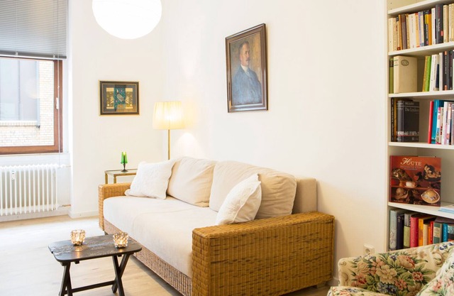 Comfortable nice central 2 bedroom flat near trade fair