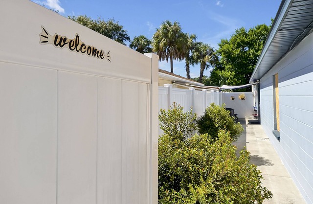 Comfortable private room for two in Tampa: The Wanderlust
