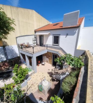 Comfortable rustic house with spacious garden near the beach