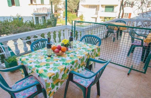 Comfortable Stay with Sea View in Petrovac - One Bedroom Apartment 3