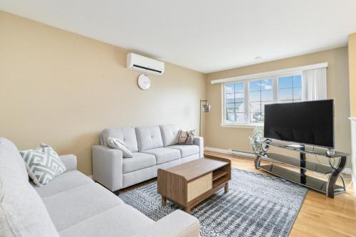 Comfortable, Spacious 3 bedroom Home