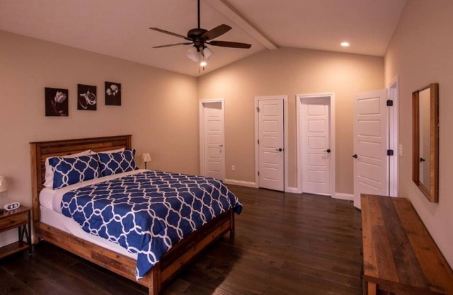Comfortable Spacious 3 BR house close to FT Knox