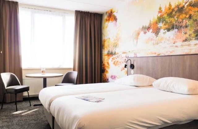 Comfortable Stay Near Zevenbergen's City Center & Parks - 3 Units
