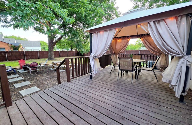 Comfortable #Staycay Close to Everything In Dallas