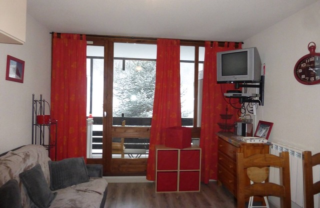 Comfortable studio for 4 with balcony and parking in Sauze