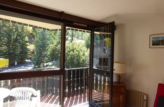 Comfortable studio for 5 with balcony and parking at Super Sauze