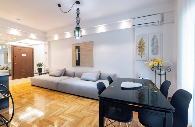 Comfortable & sunny apartment in Glyfada center AMA00000184370