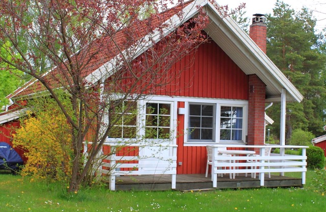 Comfortable Sweden house, bathing beach at the lake, entrance to Müritz National Park