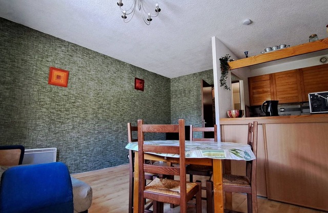 Comfortable T2 with balcony and parking in Jausiers