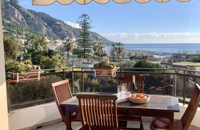 Comfortable top-floor apartment with sea view