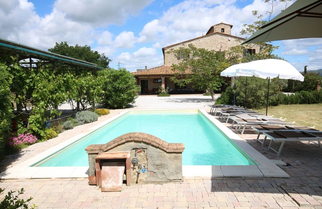 Comfortable Tuscany Family House with Private Pool close to beach and wine area