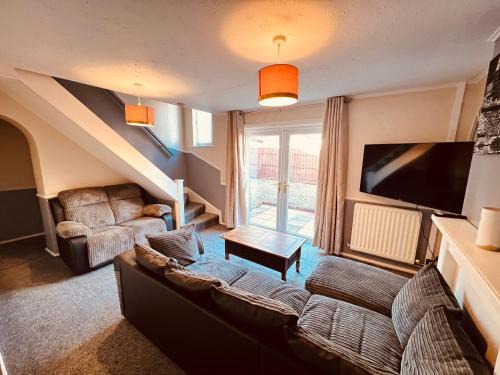 Comfortable Two Bedroom Home DL5 with Garden Parking and Free WiFi